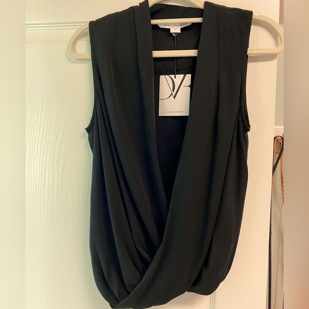 NWT Diane Von Furstenberg silk top Black size 2